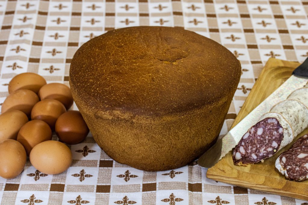 La colazione di Pasqua con la pizza tradizionale